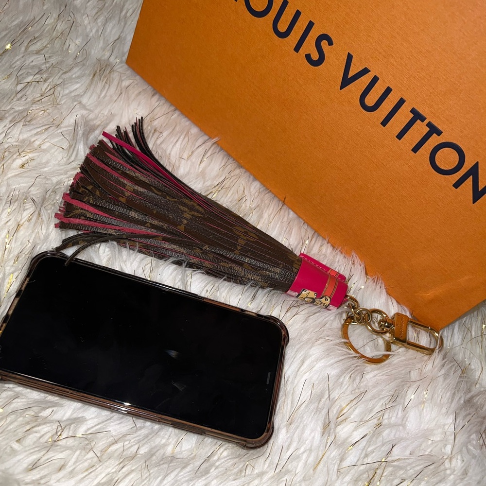 Louis Vuitton Key Tassel‼️ I can do cheaper on my Instagram ccboutique_1